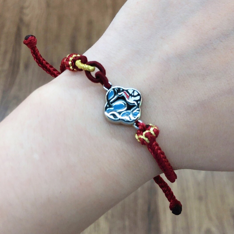 ชาวจีน-สร้อยข้อมือสายถัก